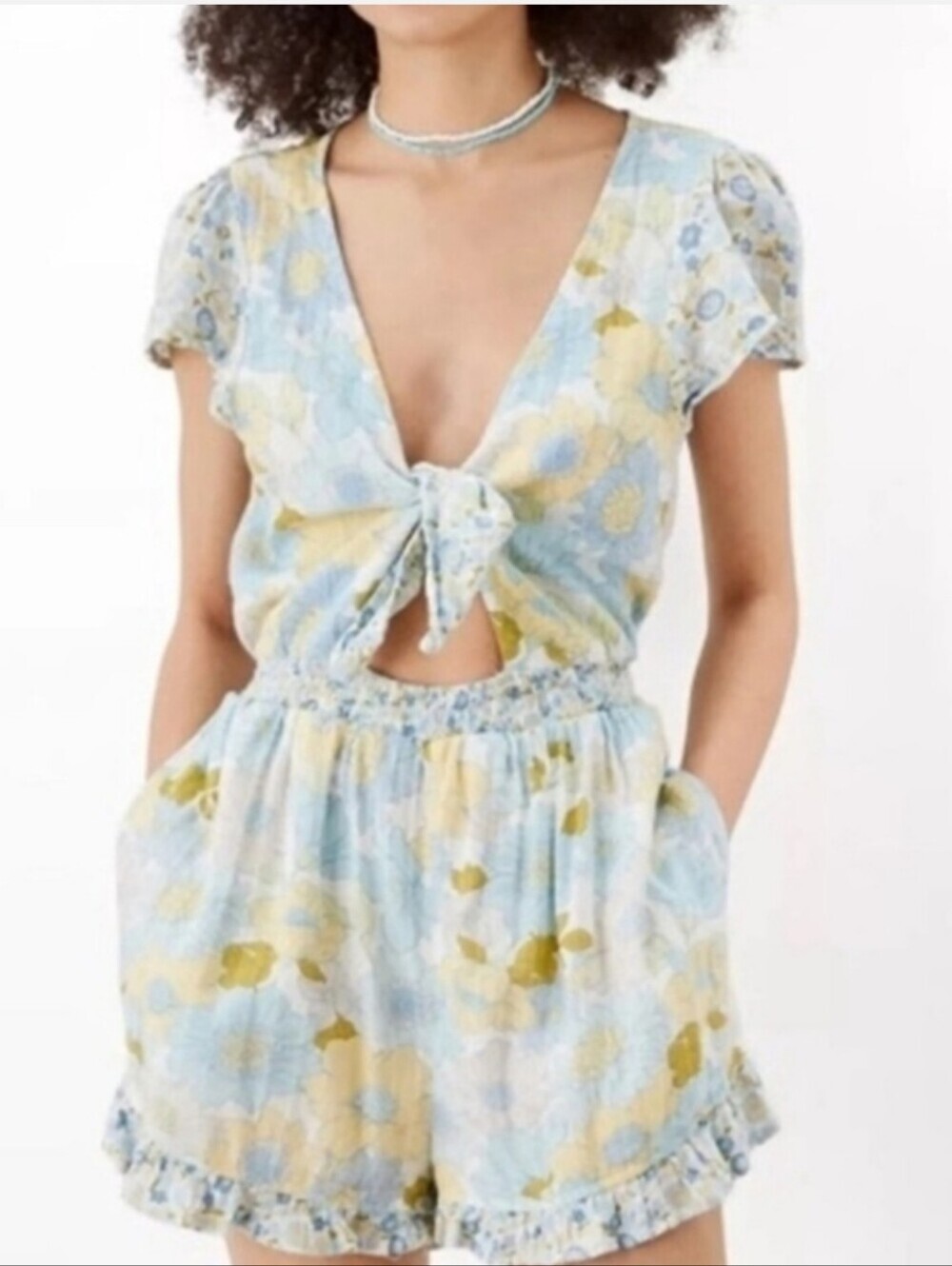 NWT American Eagle Floral Romper One Piece Ruffle Hem Cutout Outfit Shorts M - Picture 1 of 6
